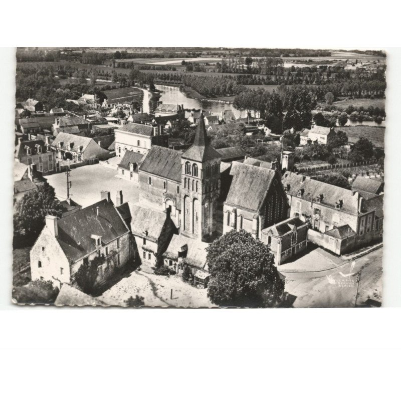 VILLEVEQUE: l'église et la place vue aérienne 10x15 - très bon état