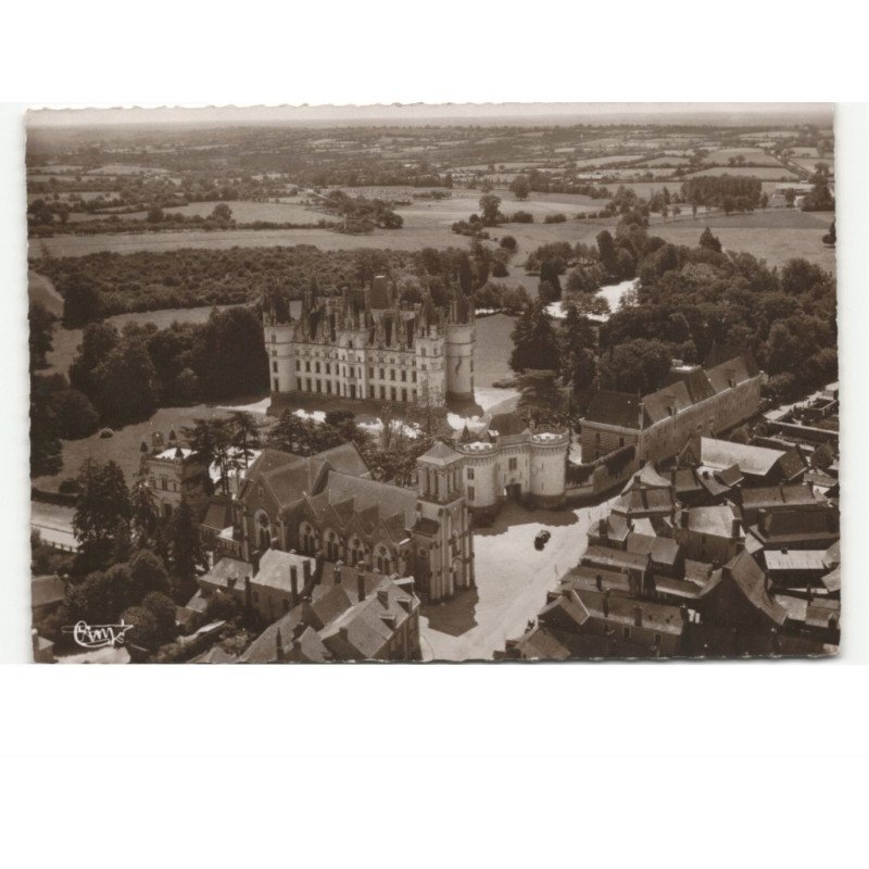 CHALLAIN-la-POTHERIE: l'église et le château vue aérienne 10x15 - très bon état