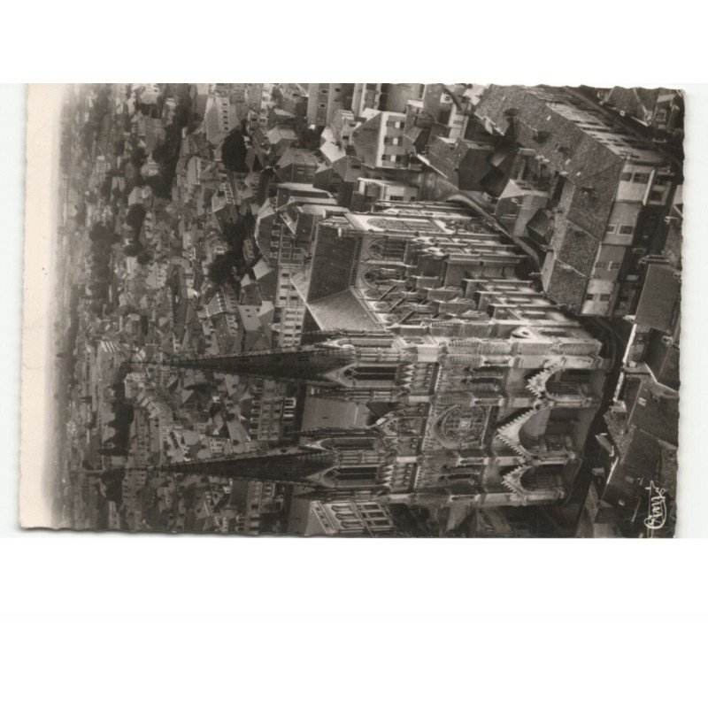 CHOLET: la cathédrale vue aérienne 10x15 - état