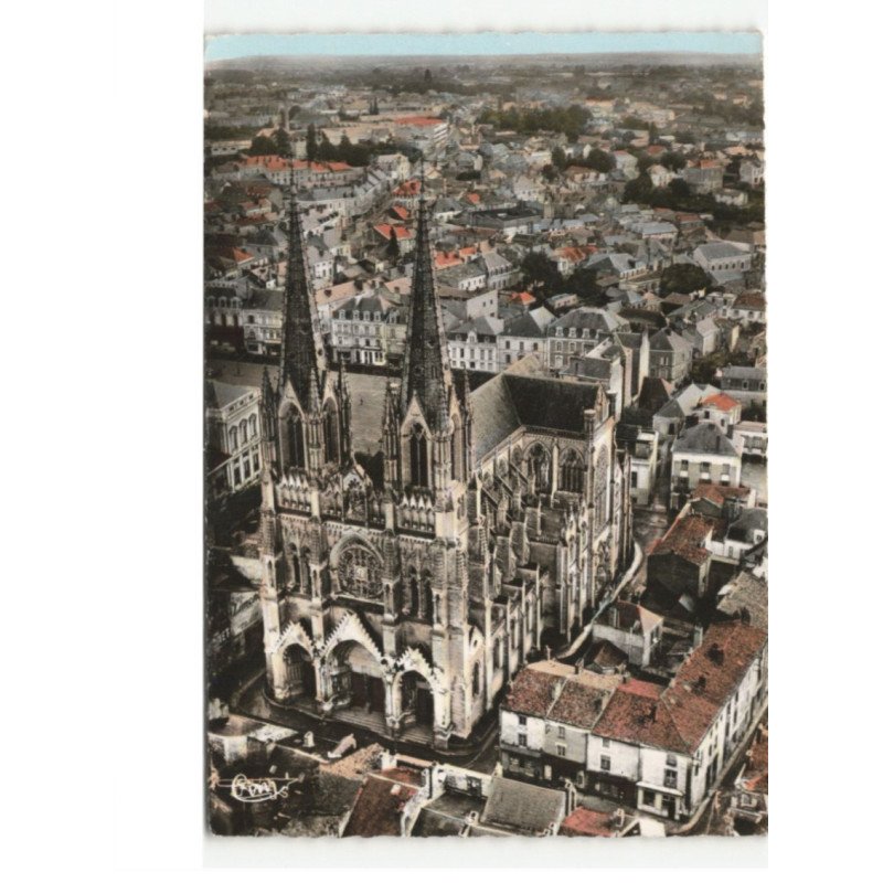 CHOLET: la cathédrale vue aérienne 10x15 - très bon état