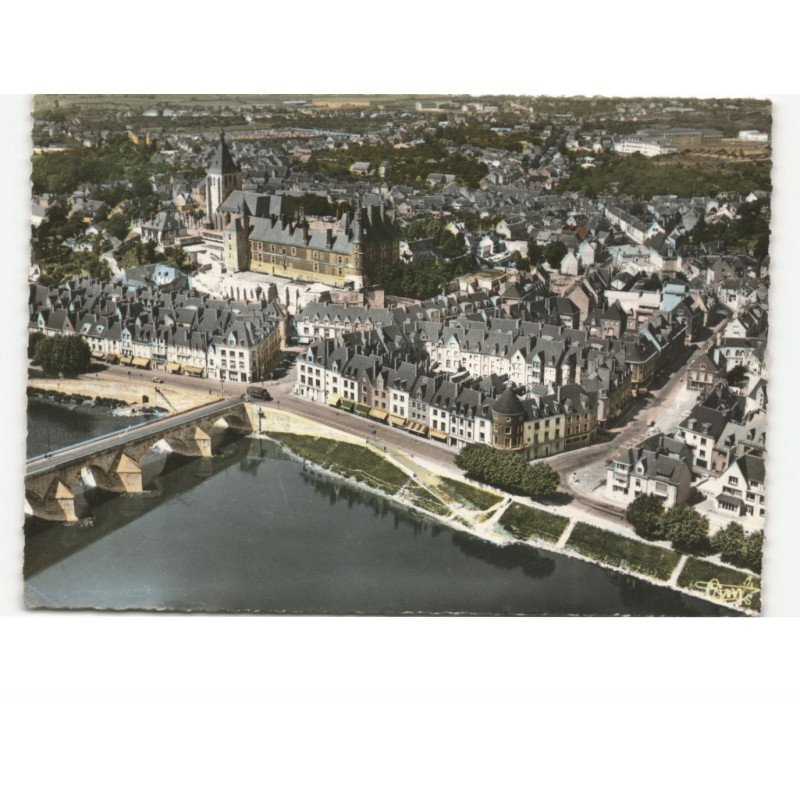 GIEN: vue générale, le château vue aérienne 10x15 - très bon état