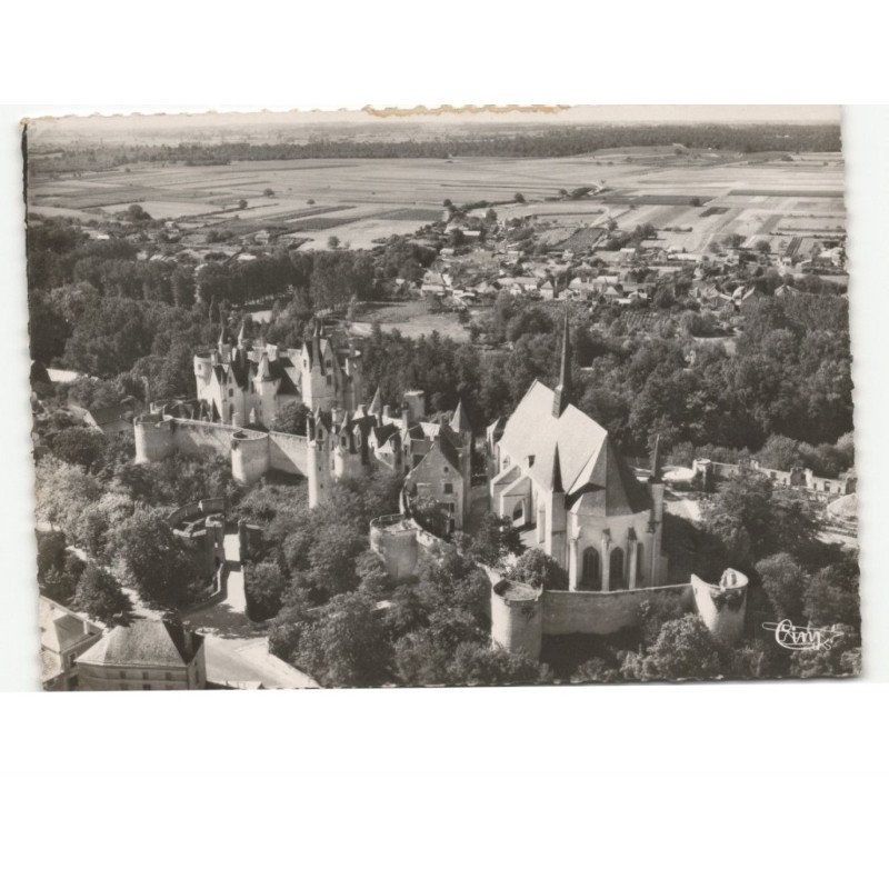MONTREUIL-BELLAY: le château et l'église vue aérienne 10x15 - très bon état