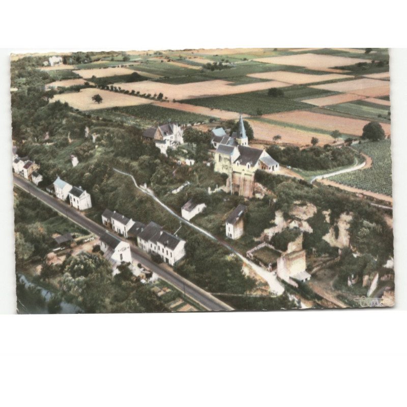 PARNAY: l'église et le coteau vue aérienne 10x15 - très bon état