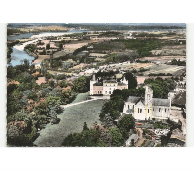 VARENNE: l'église et le château vue aérienne 10x15 - très bon état