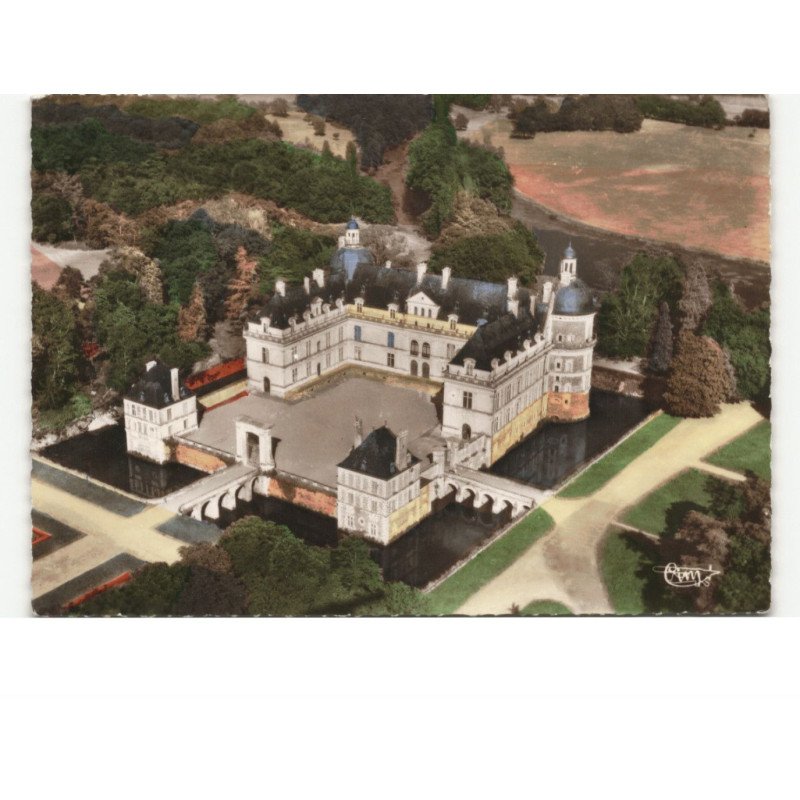 SERRANT: château, XVIe et XVIIe d'après dessin de Philibert Delorme vue aérienne 10x15 - très bon état