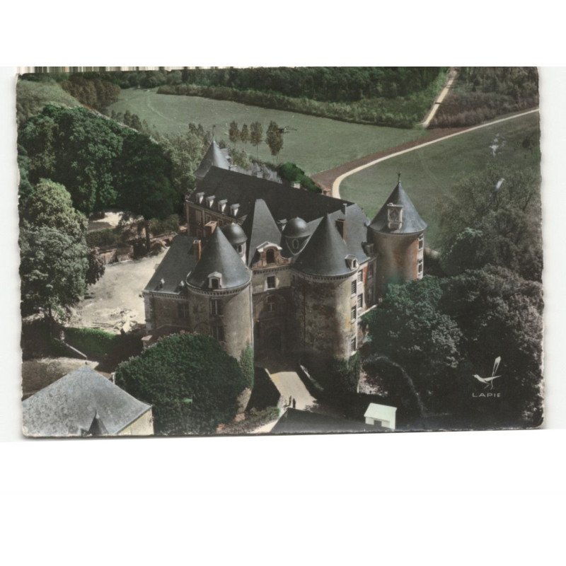 BEAUPREAU: le château vue aérienne 10x15 - très bon état
