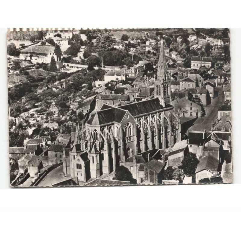 VIHIERS: l'église vue aérienne 10x15 - très bon état