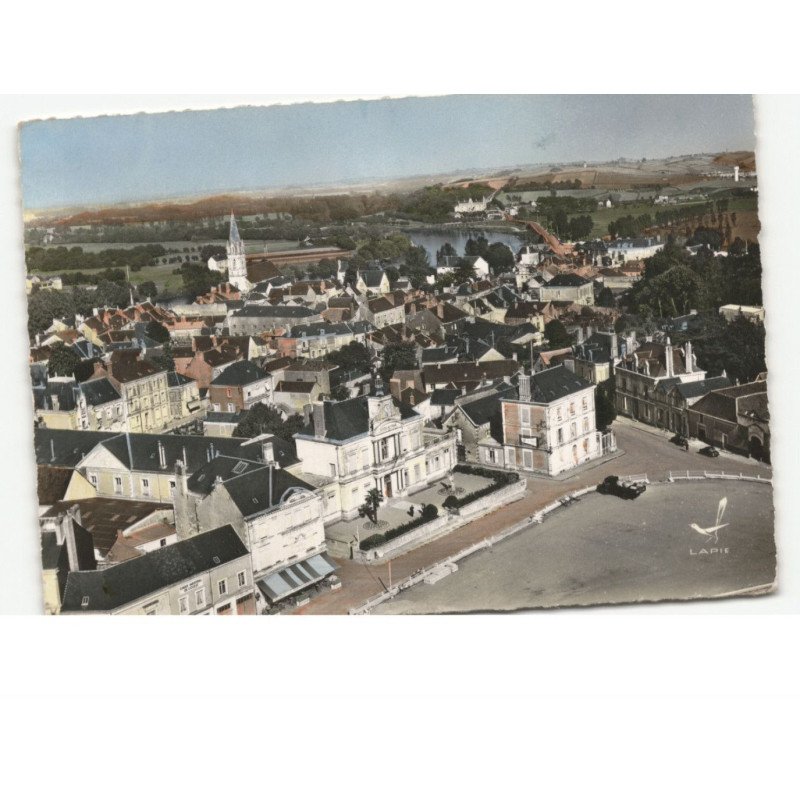 CHALONNES-sur-LOIRE: l'hôtel de ville vue aérienne 10x15 - très bon état
