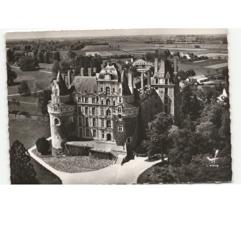 BRISSAC: le château, l'entréel'entrée du parc et façade principale vue aérienne 10x15 - très bon état