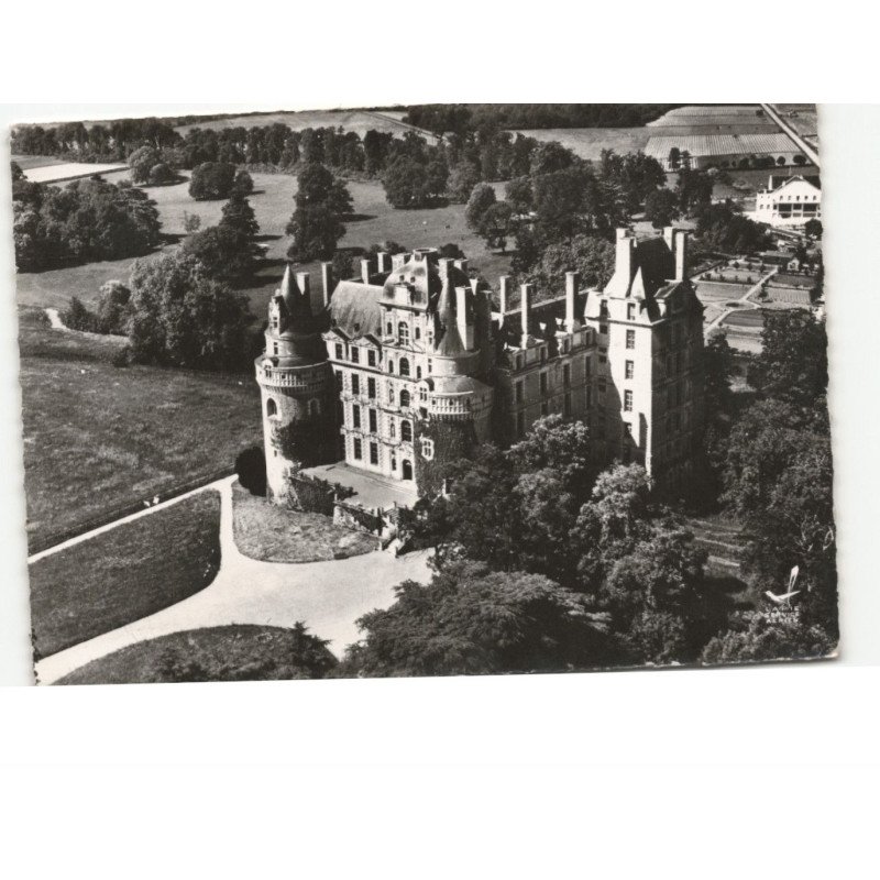 BRISSAC: le château, l'entrée du parc et façade principale vue aérienne 10x15 - très bon état