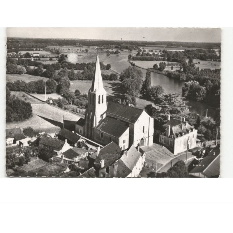 CHATEAUNEUF-sur-SARTHE: l'église vue aérienne 10x15 - très bon état