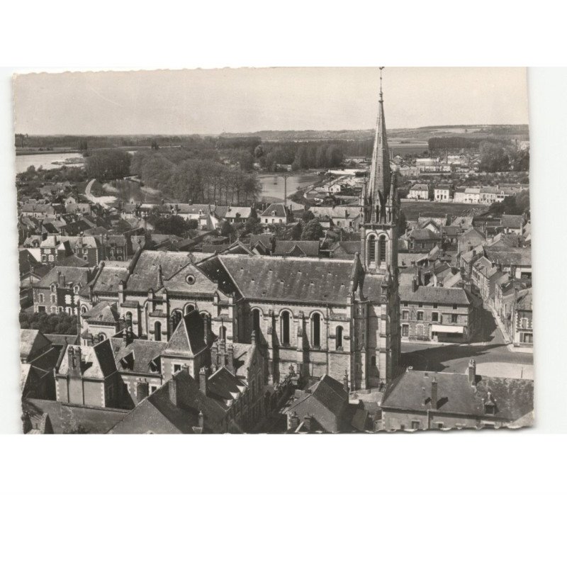 BRIARE: l'église vue aérienne 10x15 - très bon état