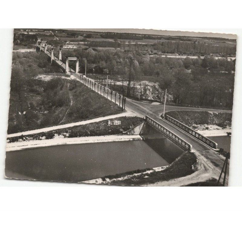 CHATILLON-sur-LOIRE: le canal et le pont suspendu sur la loire vue aérienne 10x15 - très bon état