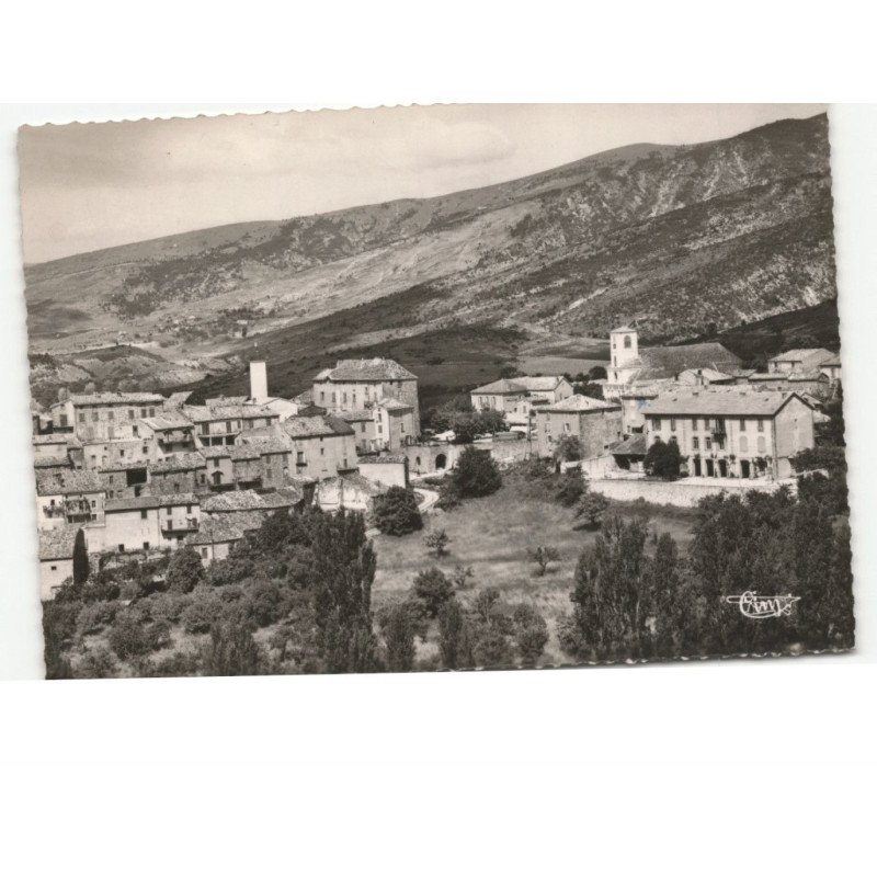 ROSANS: centre du village, l'horloge et l'église vue aérienne 10x15 - très bon état