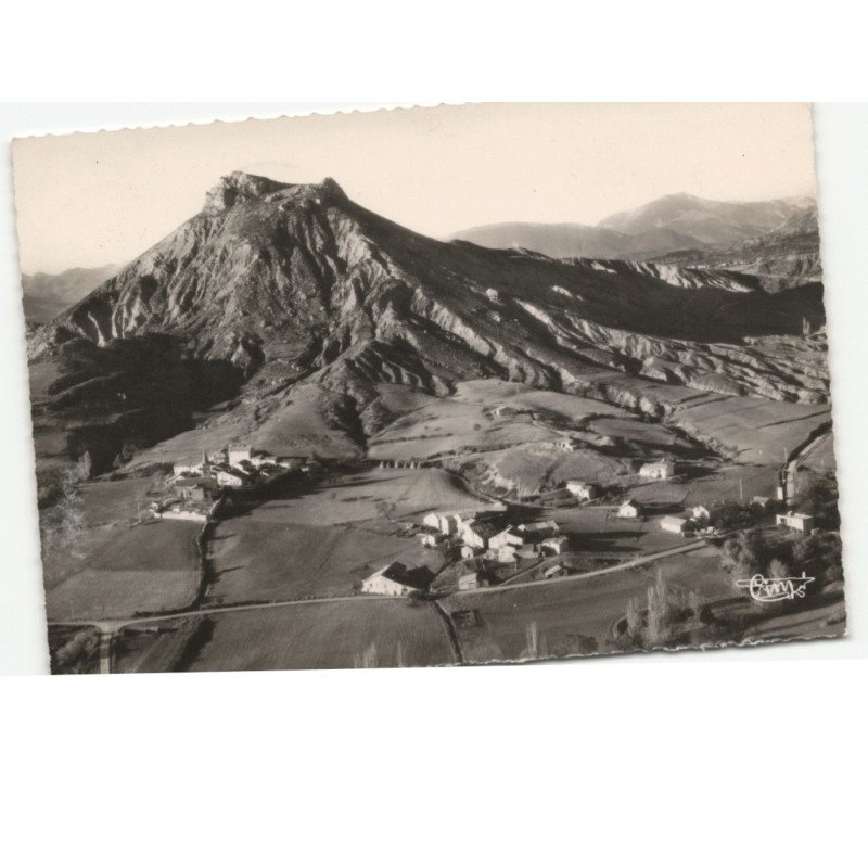 SAVOURNON: vue générale et le château de l'aigle vue aérienne 10x15 - très bon état