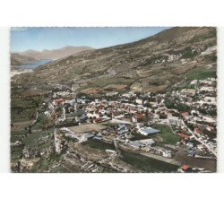 EMBRUN: au fond, le lac de serre-ponçon et le pont de savines vue aérienne 10x15 - très bon état