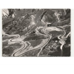 COL D'IZOARD: refuge et lacets du col vue aérienne 10x15 - très bon état