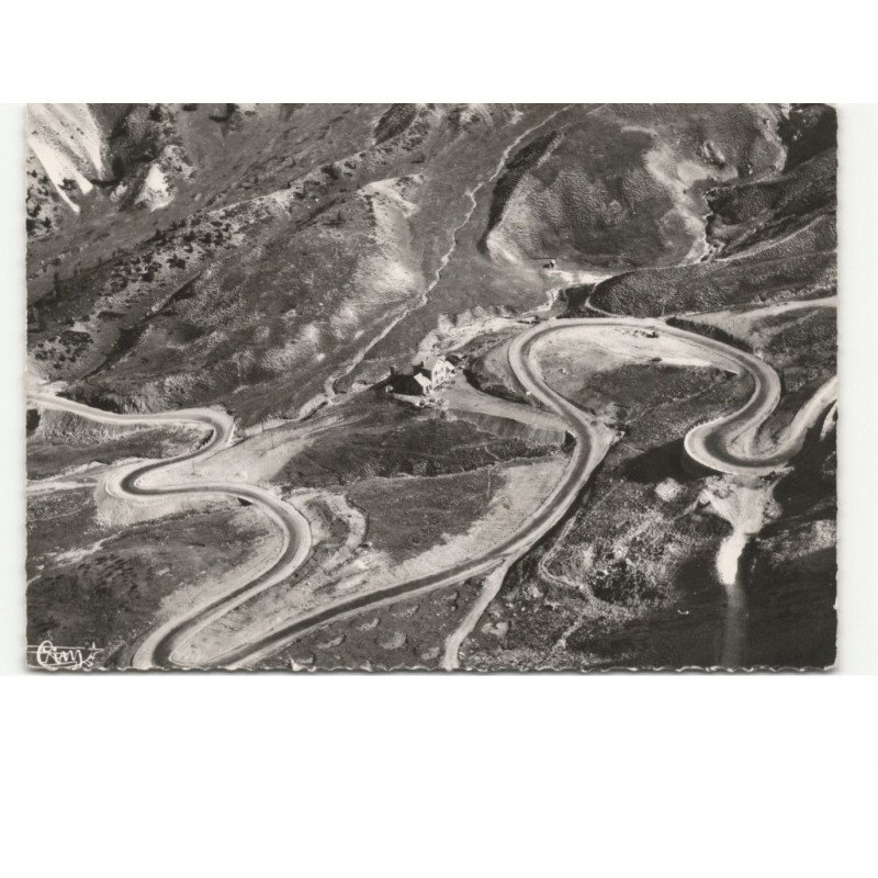 COL D'IZOARD: refuge et lacets du col vue aérienne 10x15 - très bon état