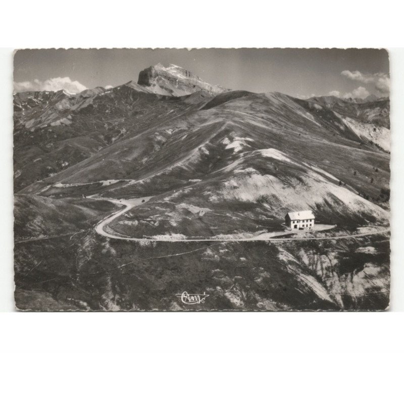 COL D'ALLOS: refuge du col et la grande séolane vue aérienne 10x15 - état