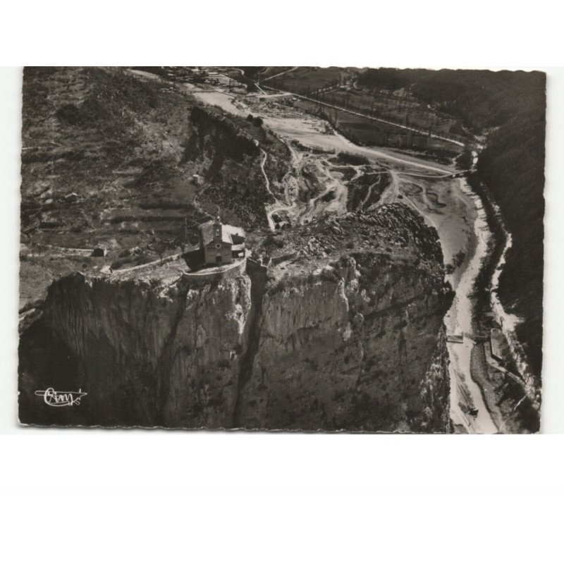 CASTELLANE: la chapelle de notre-dame du roc et vallée du verdon vue aérienne 10x15 - très bon état