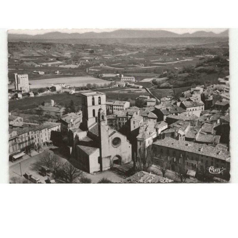 FORCALQUIER: l'église la place les silos vue aérienne 10x15 - très bon état