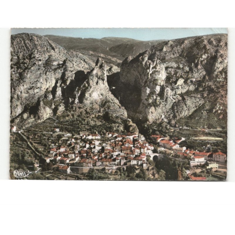 MOUSTIERS-SAINTE-MARIE: vue générale vue aérienne 10x15 - état