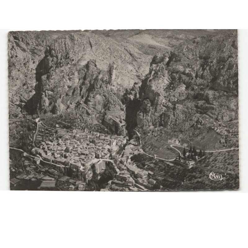 MOUSTIERS-SAINTE-MARIE: entrée du vallon de notre-dame et gorges du riou vue aérienne 10x15 - très bon état