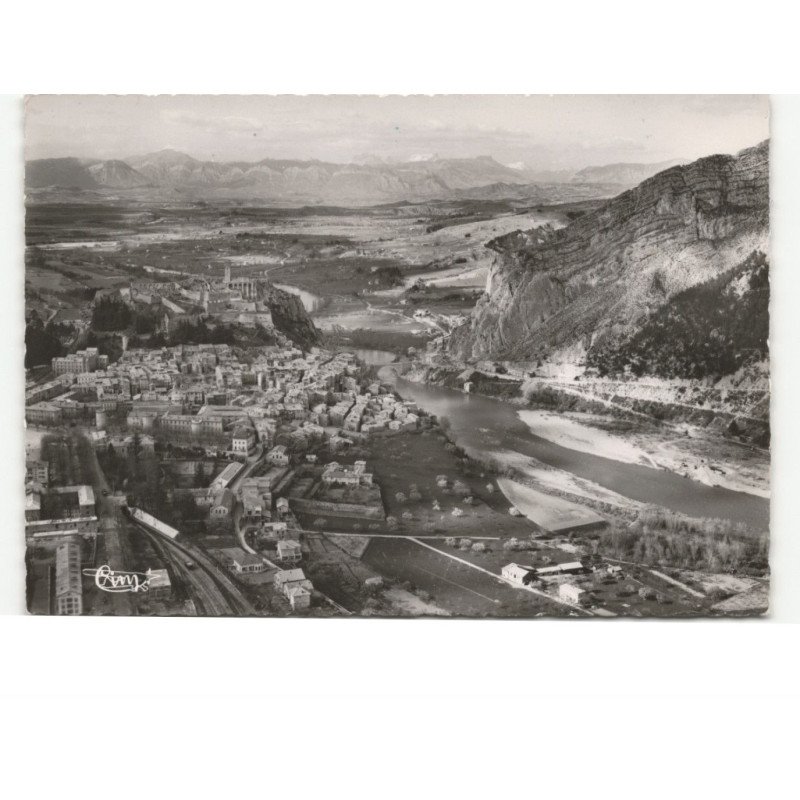 SISTERON: vue générale, la ville et la citadelle vue aérienne 10x15 - très bon état