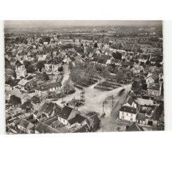 MONTMARAULT: le champ de foire, l'hôtel de ville et vue générale vue aérienne 10x15 - très bon état