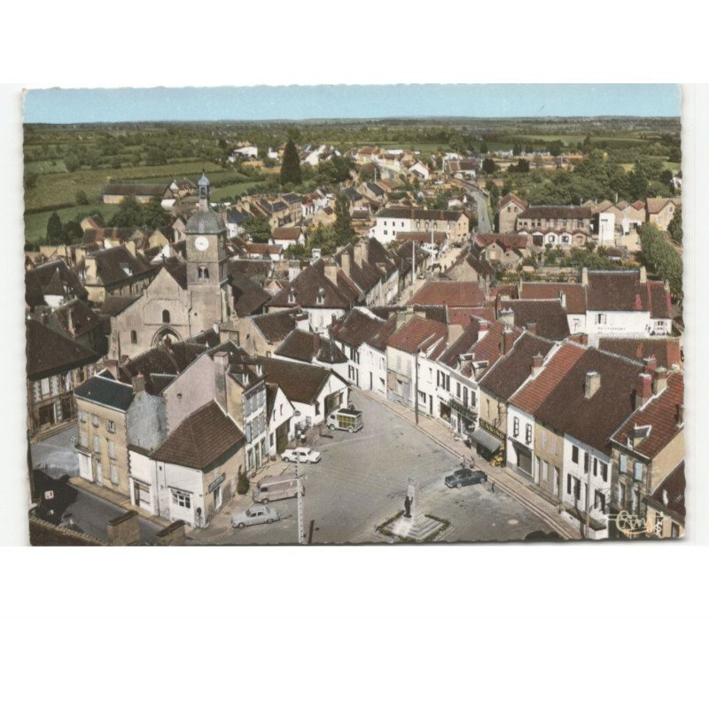 MONTMARAULT: vue générale, au 1er plan, places d'armes vue aérienne 10x15 - très bon état