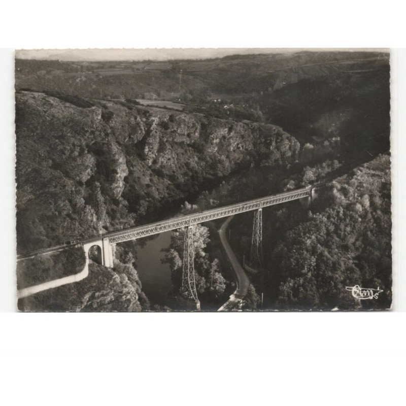 SAINT-BONNET-de-ROCHEFORT: ile de rouzat, le viaduc la sioule et la route vue aérienne 10x15 - très bon état