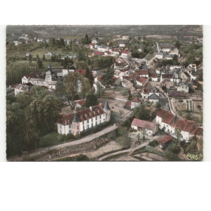 SAINT-GERAND-le-PUY: vue générale du château et de l'église vue aérienne 10x15 - très bon état