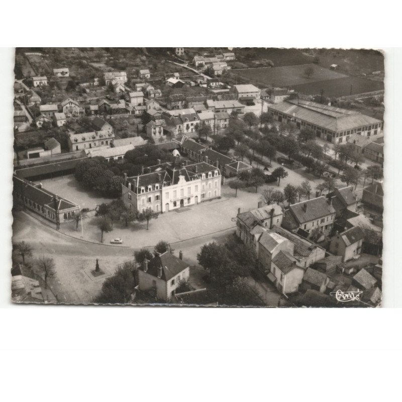 VARENNES-sur-ALLIER: l'hôtel de ville, le groupe scolaire, marché couvert vue aérienne 10x15 - état