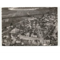 VARENNES-sur-ALLIER: centre-ville en bordure le "valençon" au fond, l'allier vue aérienne 10x15 - très bon état