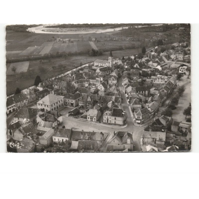 VARENNES-sur-ALLIER: centre-ville en bordure le "valençon" au fond, l'allier vue aérienne 10x15 - très bon état