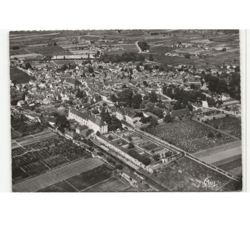 BOURGUEIL: au 1er plan, l'abbaye vue aérienne 10X15 - très bon état