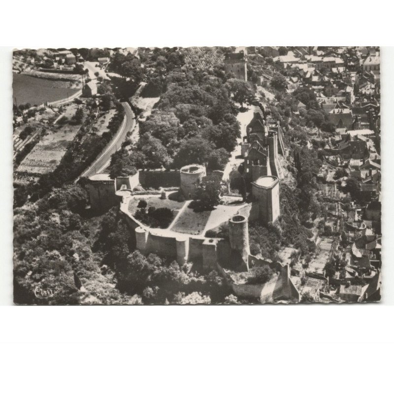 CHINON: le château vue aérienne 10X15 - très bon état