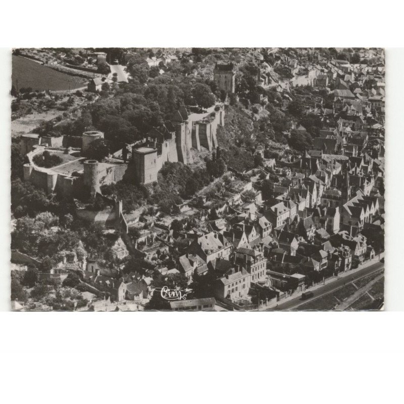 CHINON: le château vue aérienne 10X15 - très bon état