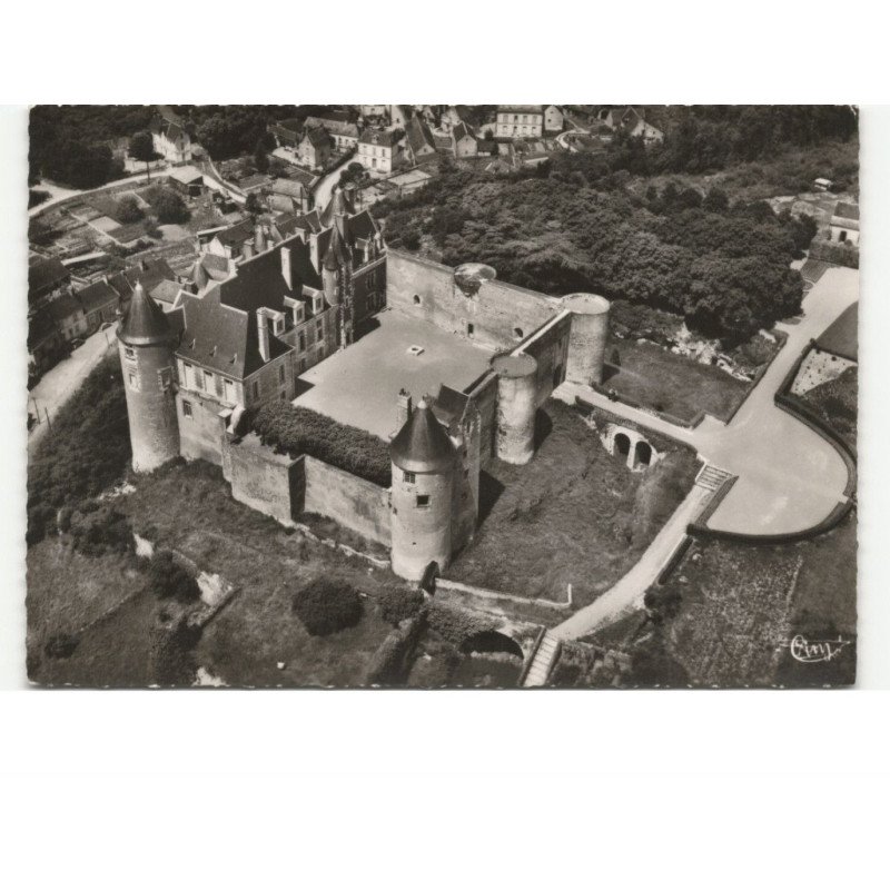 LUYNES: le château XIII XV et XVI siècle entrée et cour intérieure vue aérienne 10X15 - très bon état