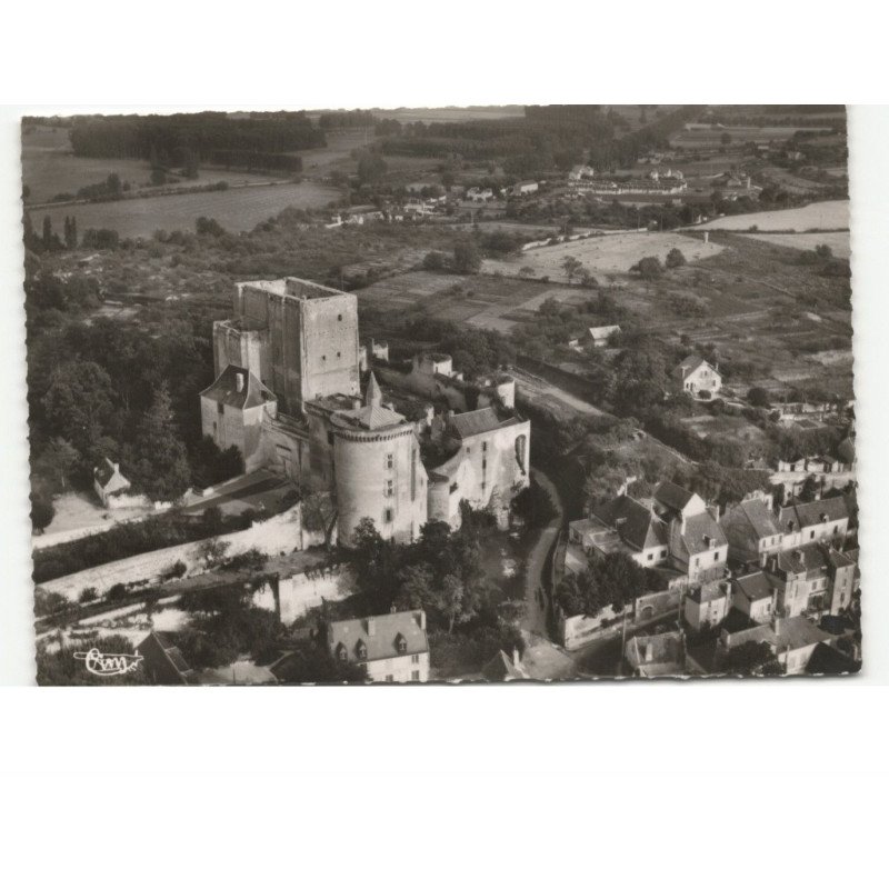 LOCHES: le donjon, le martelet XVe siècle et la tour ronde vue aérienne 10X15 - très bon état
