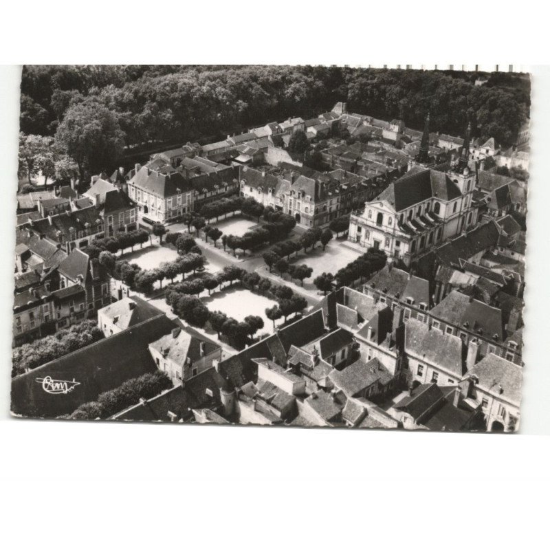 RICHELIEU: place du marché et l'église vue aérienne 10X15 - très bon état