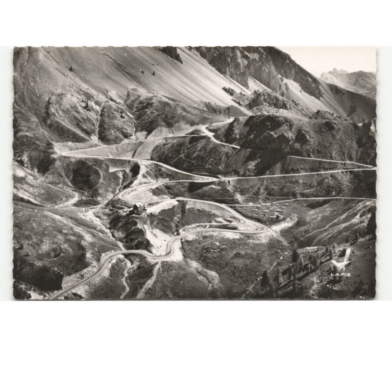 COL D'IOZARD: la route des grandes alpes, les lacets et le refuge napoléon vue aérienne 10X15 - très bon état