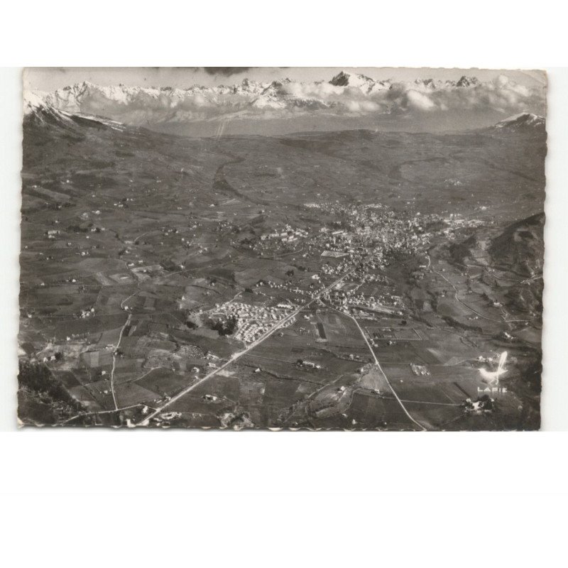 GAP: bassin gapençais au fond le pic les sommets du sirac le grand pinier vue aérienne 10X15 - très bon état