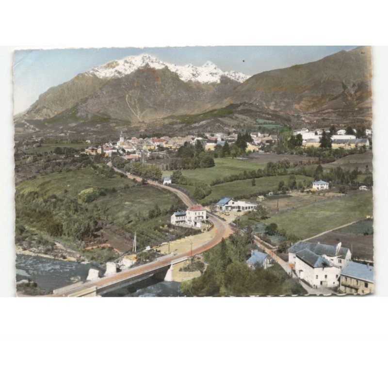 SAINT-BONNET-en-CHAMPSAUR: le capitale du champsaur, vue générale vue aérienne 10X15 - état