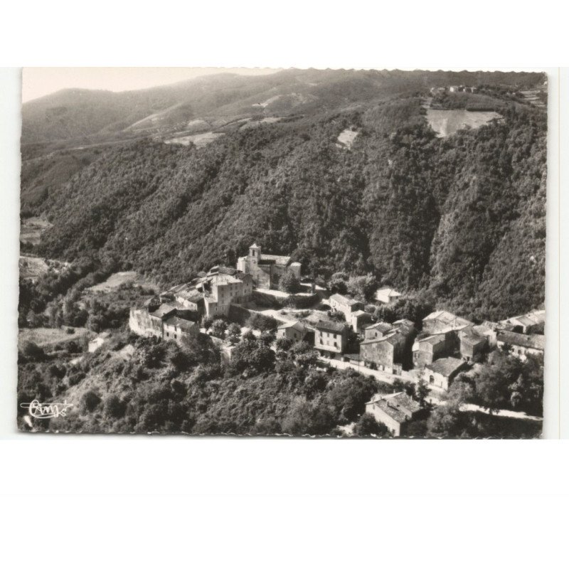 AURIBEAU: station climatique, le village dans son nid de verdure vue aérienne 10X15 - trsè bon état