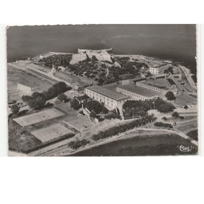 ANTIBES: la citadelle, le parc des sports et les casernes-écoles vue aérienne 10X15 - très bon état