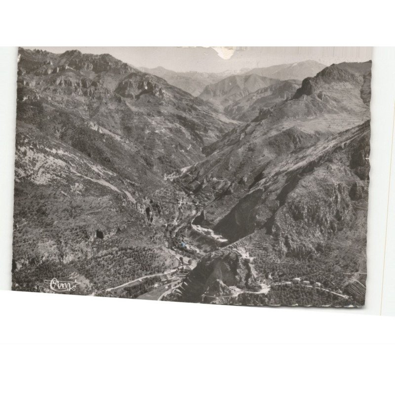 FONTAN: la vallée de la roya, à droite, la colonie de vacances de la S.N.C.F. vue aérienne 10X15 - très bon état