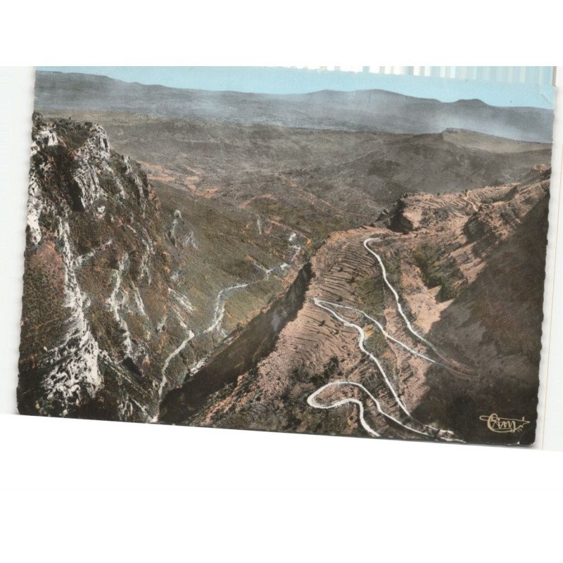 GOURDON: curieux village sarrasin, les lacets de la route de gourdon vue aérienne 10X15 - état
