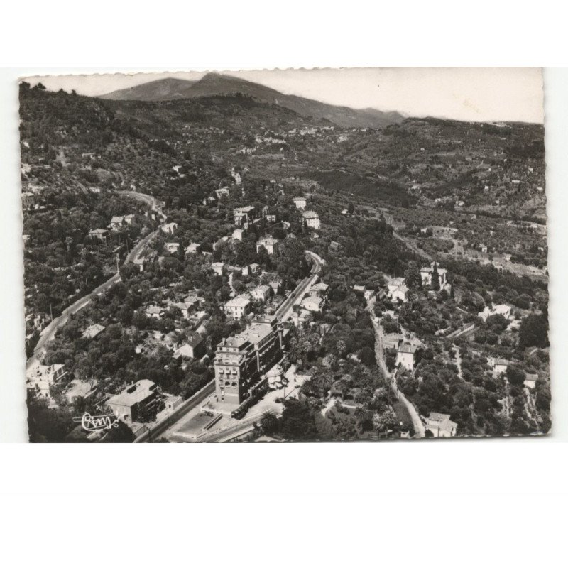 GRASSE: au centre, le "parc palace" dans le fond magagnosc vue aérienne 10X15 - très bon état