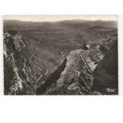 GOURDON: curieux village sarrazin, les lacets de la route de gourdon vue aérienne 10X15 - très bon état